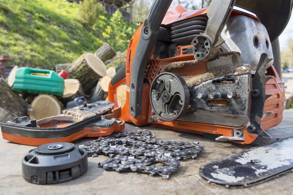 tronçonneuse démontée