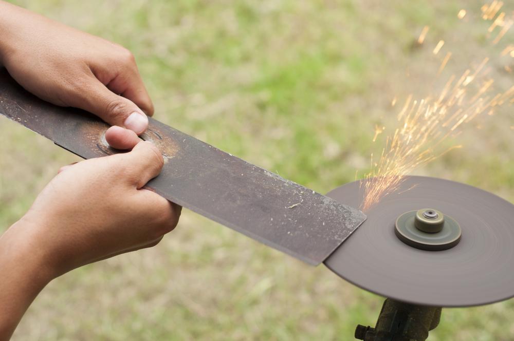 aiguiser votre lame de tondeuse à gazon